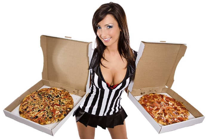 Девушка модель декольте пицца